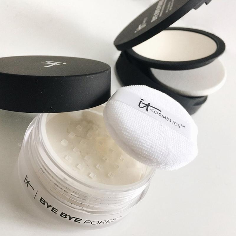 It Cosmetics BYE BYE PORES Oil Control Translucent Powder - The Face Method